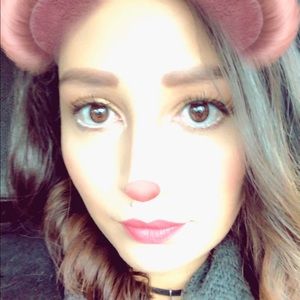 Meet your Posher, Cinthia